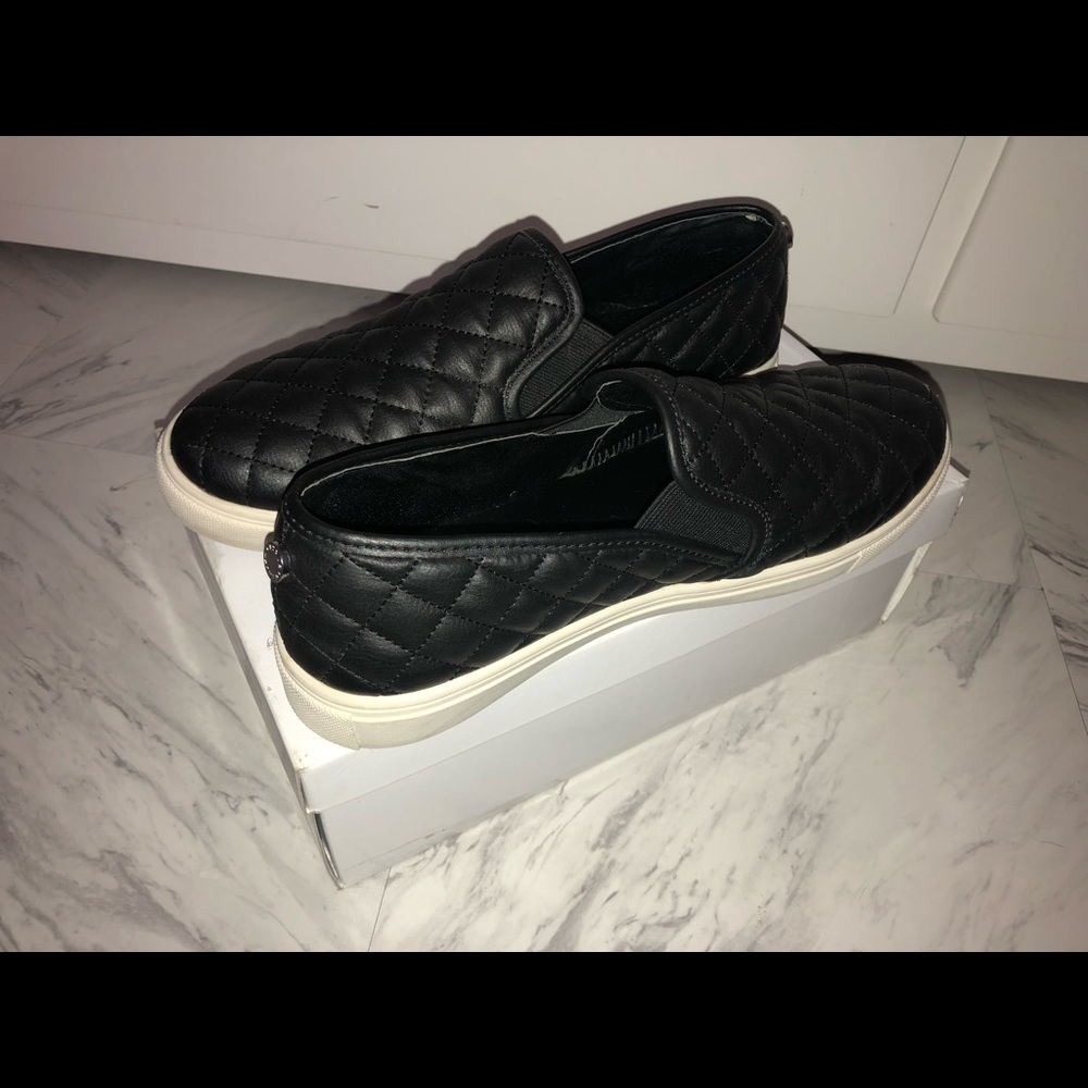 black slip on ecentrcq flats